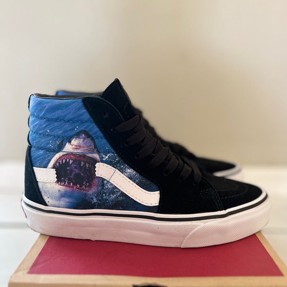 Vans - SK8-Hi Discovery Shark Week (2019) - Picture 1 of 7